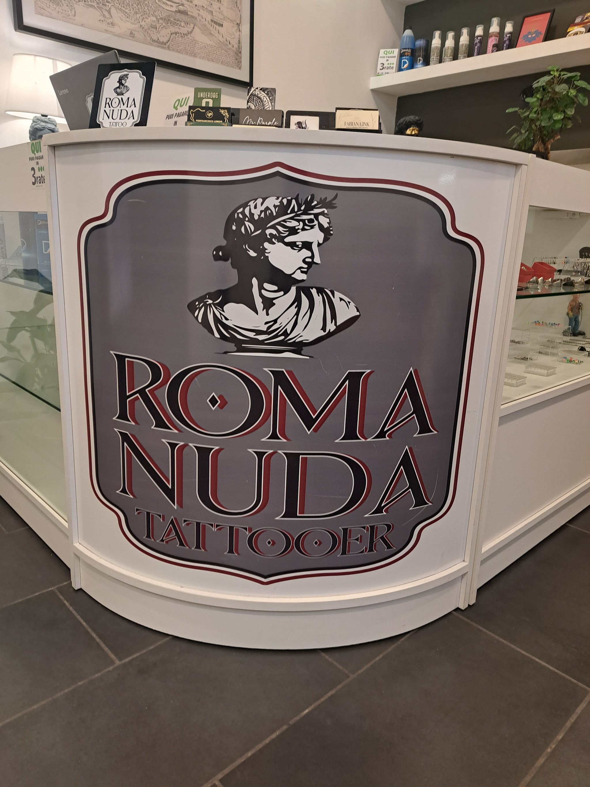 Reception con marchio Roma Nuda